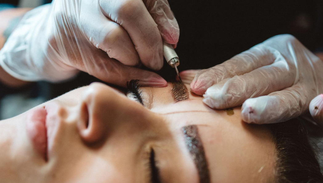 How to Use a Microblading Eyebrow Pen